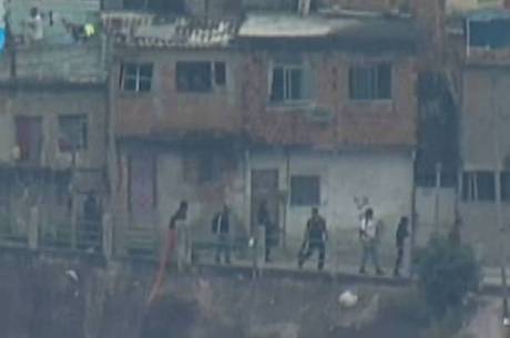 Imagens mostram traficantes armados na comunidade da Rocinha - RecordTV -  R7 Cidade Alerta RJ