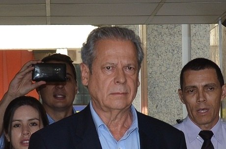 Dirceu responde por corrupção e lavagem de dinheiro