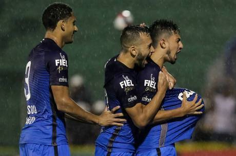 Pedro Henrique soube aproveitar lesão de Pablo para ganhar espaço no Corinthians
Pedro Henrique soube aproveitar lesão de Pablo para ganhar espaço no Corinthians