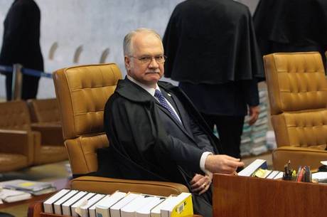 As decisões foram motivadas por pedidos de desmembramento dos inquéritos pelos advogados de defesa dos envolvidos As decisões foram motivadas por pedidos de desmembramento dos inquéritos pelos advogados de defesa dos envolvidos