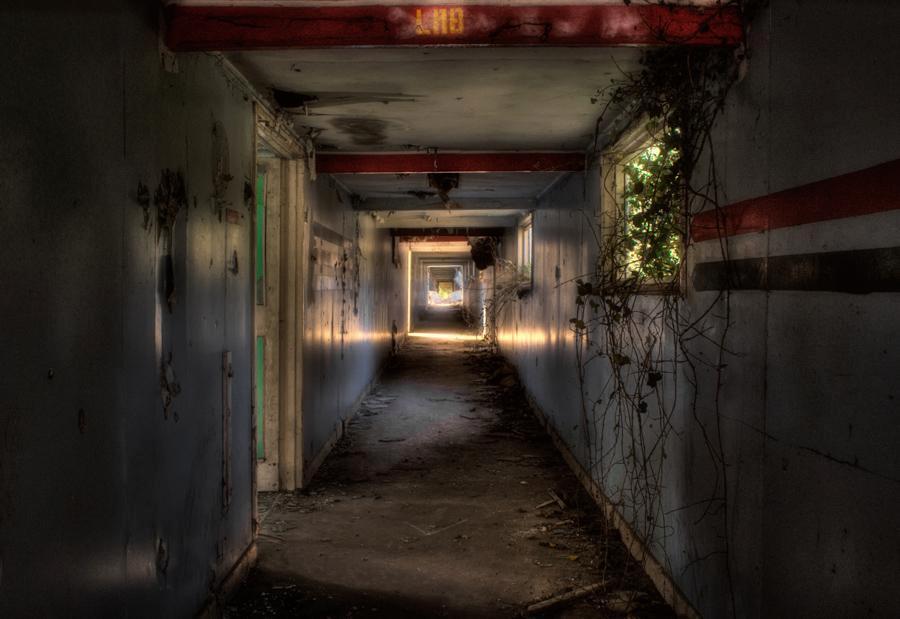 Fotógrafo revela histórias de hospital abandonado - Fotos - R7 Hora 7