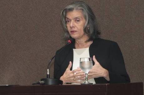 Por ordem da ministra Cármen Lúcia, todos os tribunais devem divulgar salário dos juízes Por ordem da ministra Cármen Lúcia, todos os tribunais devem divulgar salário dos juízes