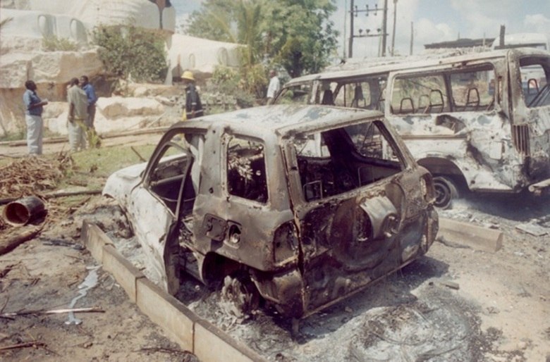 Para verificar a gravidade do ferimento, o cirurgião diz que o principal exame utilizado é a ultrassonografia. Ele lembra de um caso de uma vítima que ele atendeu que parecia simples, mas, graças ao exame, foi constatado um problema bem pior.— Essa vítima tinha um pequeno ferimento na sobrancelha, mas com exames mais detalhados, nós descobrimos que um pequeno estilhaço atravessou o cérebro dela, causou uma hemorragia e fez com ela perdesse a consciência apenas algumas horas depois