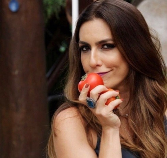 Um internauta ainda desejou que ela perdesse o emprego: 'Tomara que seja demitida, eu que n&atilde;o assisto mais um programa dessa mulher!'