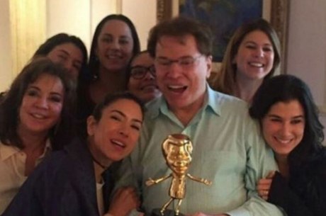 Silvio Santos assiste jogo de futebol com família em Orlando e