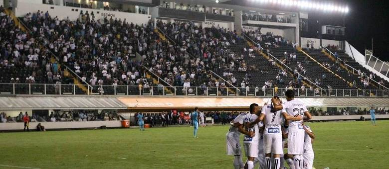 Pouco mais de 6 mil torcedores presenciaram a vitória santista na Vila Belmiro