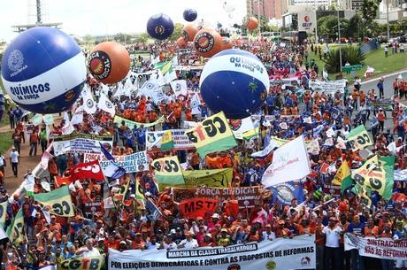 Centrais sindicais protestam contra reformas trabalhista e previdenciária