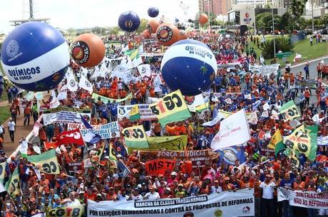 Centrais sindicais protestam contra reformas trabalhista e previdenciária Centrais sindicais protestam contra reformas trabalhista e previdenciária