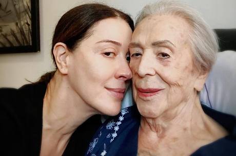 Claudia Raia posou ao lado da mãe, Dona Odete, de 94 anos