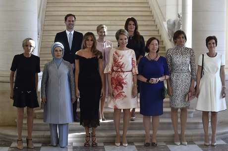 Marido de premiê do Luxemburgo posou para foto com primeiras-damas como Melania Trump e Brigitte Macron