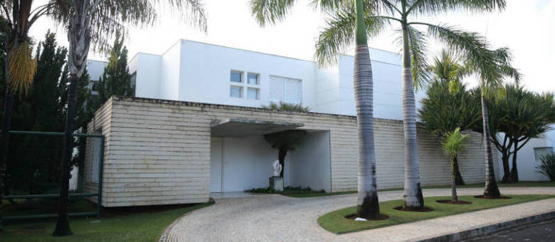 Casa de mil metros quadrados alugada pelo senador afastado Aécio Neves no Lago Sul, região nobre de Brasília Casa de mil metros quadrados alugada pelo senador afastado Aécio Neves no Lago Sul, região nobre de Brasília