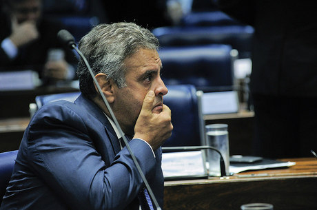 O senador Aécio Neves, cuja imagem está desgastada