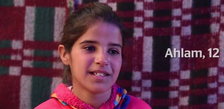 O caso de Ahlam (foto), de Baiji, no norte do Iraque, de apenas 12 anos, é um deles. Deslocada mais de uma vez por causa do Estado Islâmico, ela foi obrigada a crescer rapidamente. Para sobreviver.— Eu deixei para trás meus brinquedos. Tudo. A minha escola O caso de Ahlam (foto), de Baiji, no norte do Iraque, de apenas 12 anos, é um deles. Deslocada mais de uma vez por causa do Estado Islâmico, ela foi obrigada a crescer rapidamente. Para sobreviver.— Eu deixei para trás meus brinquedos. Tudo. A minha escola