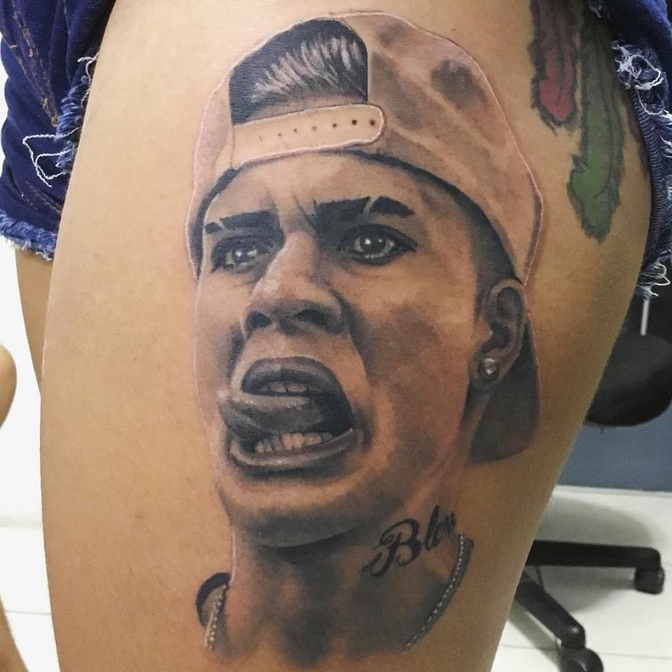 Paraense viraliza ao fazer tatuagem realista com o rosto de Helder