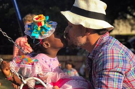 Bruno Gagliasso e Titi em festa junina
Bruno Gagliasso e Titi em festa junina