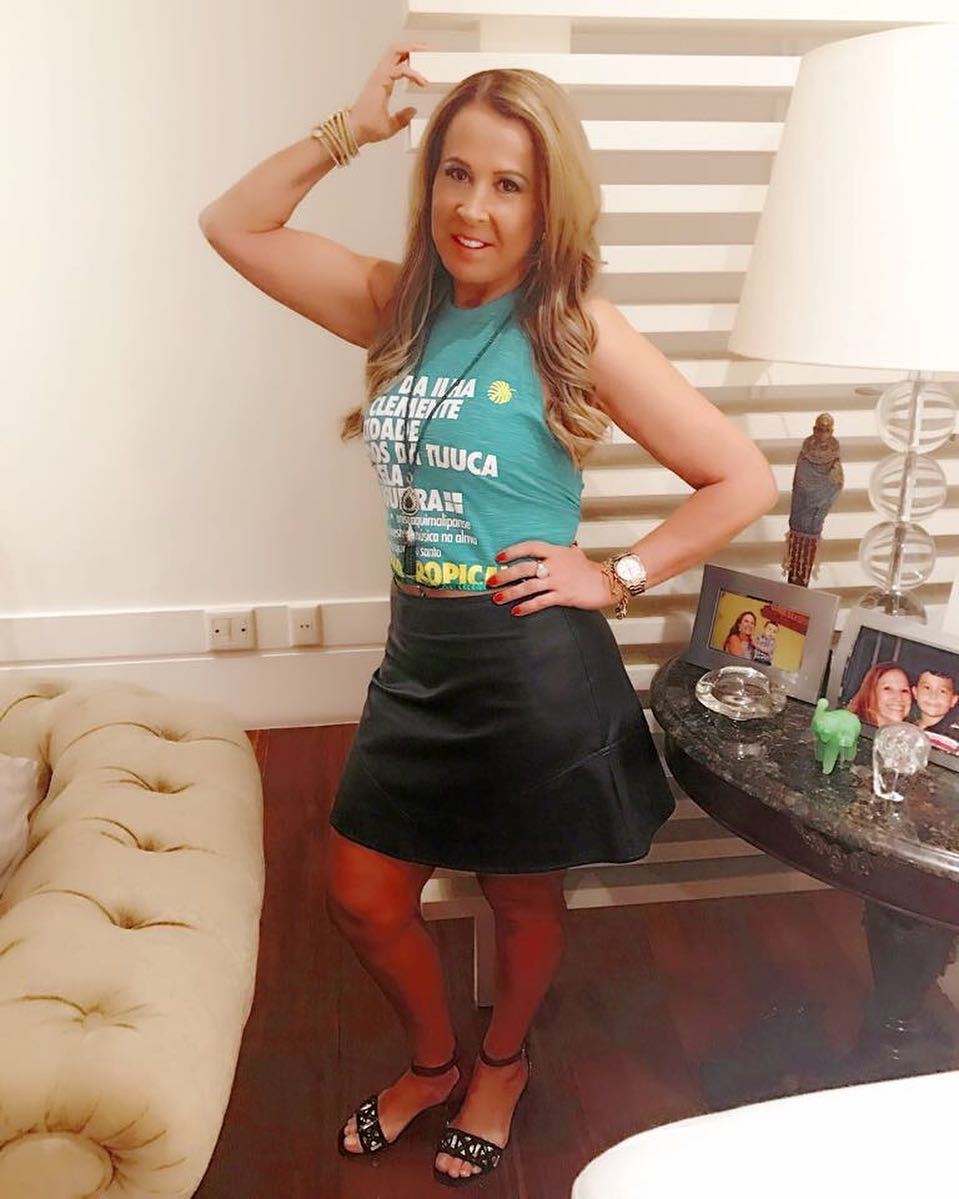 Poderosa! Zilu Camargo muda o estilo e arrasa com vestido de R$ 679 -  Famosos - Extra Online
