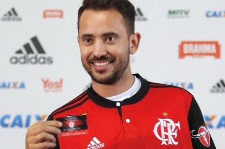 Éverton Ribeiro já foi apresentado como reforço do Flamengo