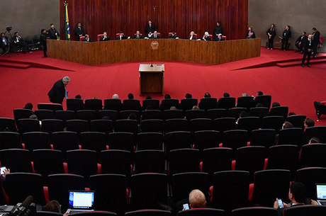 Michel Temer deve escolher um substituto