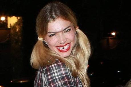 "Olha a chuvaaaa... é mentiraaa!" "Olha a chuvaaaa... é mentiraaa!"