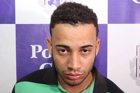 Anderson Nunes Ponciano, 22, foi capturado pela Polícia Militar quando tentava fugir Anderson Nunes Ponciano, 22, foi capturado pela Polícia Militar quando tentava fugir