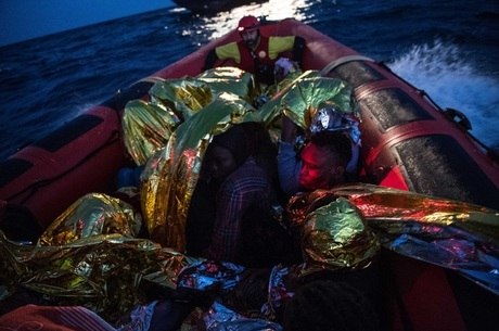 refugiados líbia barco