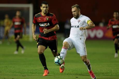 Diego Souza (esq.) marcou o gol do Sport Diego Souza (esq.) marcou o gol do Sport