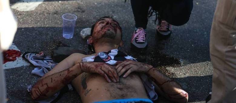 Briga generalizada deixou torcedores gravemente feridos