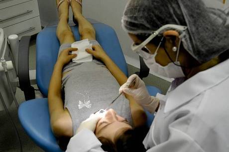 UFMG usa redes sociais para capacitar dentistas com debate ao vivo