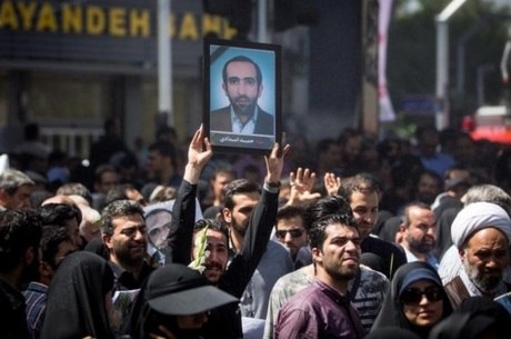 Funeral de uma das vítimas do ataque do último dia 7 em Teerã