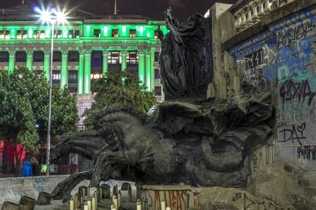 Fonte está instalada na Praça Ramos estava vandalizada Fonte está instalada na Praça Ramos estava vandalizada