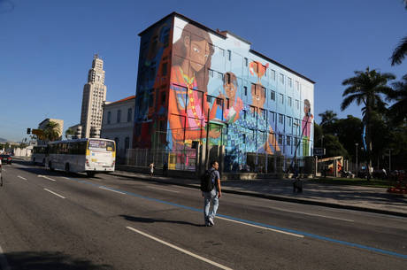 Grafite pode ser considerado o maior pintado por uma mulher Grafite pode ser considerado o maior pintado por uma mulher