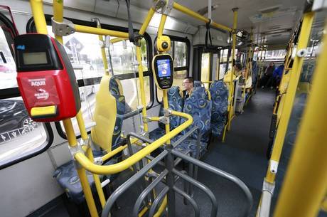 Linha de ônibus em São Paulo em teste para operar somente com Bilhete Único Linha de ônibus em São Paulo em teste para operar somente com Bilhete Único