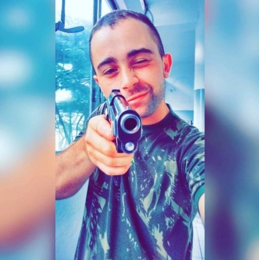 Quando chegaram na casa, ele desembarcou a filha do carro, que estava enrolada em um cobertor, e a colocou na cama da menina. A avó não percebeu nada de estranho e pensou que a neta estava dormindo. De acordo com informações do boletim de ocorrência, Duenho saiu do apartamento dizendo que ia fazer uma ligação. A avó, estranhando a situação, foi verificar a neta e a encontrou já sem vida e machucada. O pai da menina não foi localizado