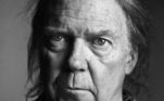 Neil Young estava prestes a começar uma turnê em 1997, quando precisou cancelar os shows após cortar a ponta de um dos dedos indicadores enquanto partia um sanduíche ao meio
