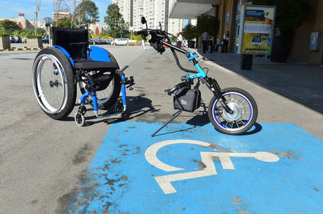 O kit em separado da cadeira, (a direita) mostra praticidade para utilização O kit em separado da cadeira, (a direita) mostra praticidade para utilização