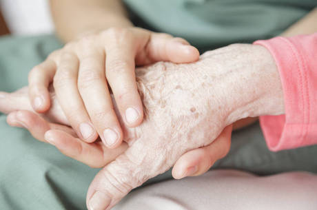 Mal de Alzheimer acomete em sua maioria idosos Mal de Alzheimer acomete em sua maioria idosos