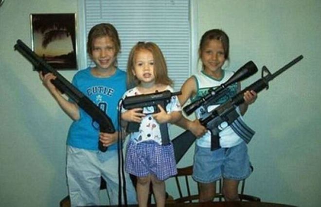 Resultado de imagem para crianÃ§as com armas