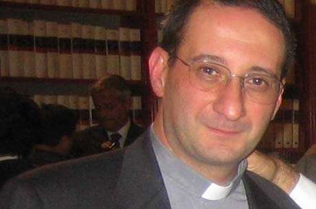 gay - Padres fizeram 'orgia gay' regada a drogas no Vaticano