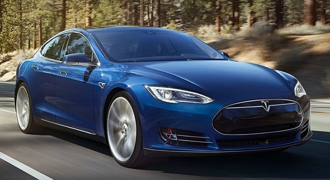 Carros da empresa possuem modo "semiautônomo"