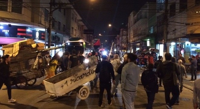 Protesto ocorre no local onde Ricardo Nascimento morreu, na zona oeste de SP