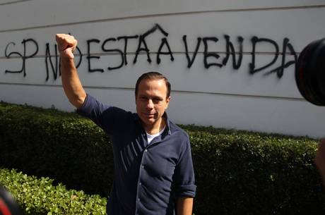 Doria estava em casa na hora do protesto Doria estava em casa na hora do protesto