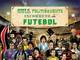 <b><i>Guia Politicamente Incorreto do Futebol </i>(Jones Rossi e Leonardo
Mendes Júnior) Leya Casa da Palavra. R$ 39,90&nbsp;</b>&nbsp;<br><br>O jeito mais fácil de parecer especialista em futebol é
repetir ideias com as quais todo mundo concorda. Que a seleção brasileira de 82
“foi a melhor que já tivemos, apesar de não ter conquistado a Copa”, por
exemplo. O problema é que, no meio dos clichês futebolísticos repetidos a cada
escanteio, há teses cambaleantes e frangos historiográficos. Outro exemplo? a Democracia
Corintiana era uma ditadura. São esses mitos desvendados pelos jornalistas Jones
Rossi e Leonardo Mendes Júnior