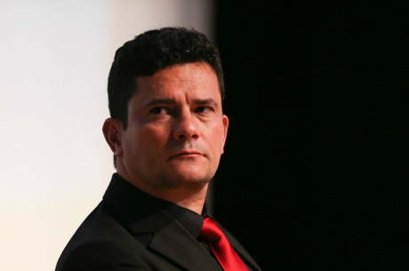 O juiz federal Sérgio Moro condenou, no dia 12 de julho, o ex-presidente Lula a 9 anos e 6 meses