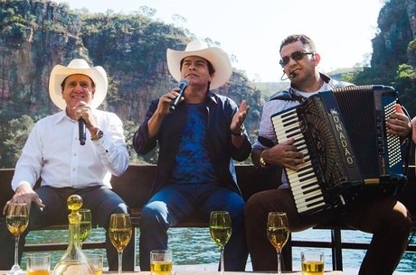Trio Parada Dura Chega Aos 45 Anos De Carreira Com Dvd Gravado A Bordo De Chalana Em Cidade Paradisiaca De Minas Entretenimento R7 Pop trio parada dura chega aos 45 anos de