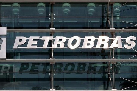 Petrobras está entre as estatais que mais cortaram pessoal