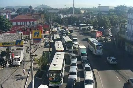 Trânsito é confuso entre a Mangueira e São Cristóvão
