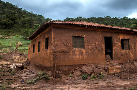 Tragédia destruiu casas e deixou 19 mortos Tragédia destruiu casas e deixou 19 mortos