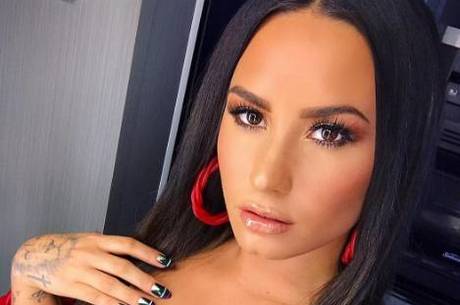 com historico de drogas e alcool demi lovato diz ainda ter dois vicios entretenimento r7 famosos e tv