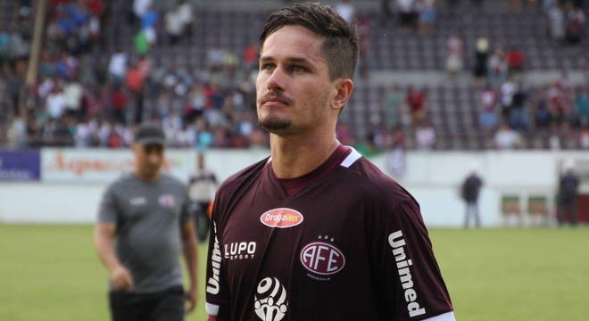 Tadeu jogou com Vanderlei no Coritiba e tem santista como inspiração até hoje Tadeu jogou com Vanderlei no Coritiba e tem santista como inspiração até hoje