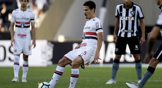 Hernanes esteve em campo contra o Botafogo e está confirmado para o jogo desta quinta
